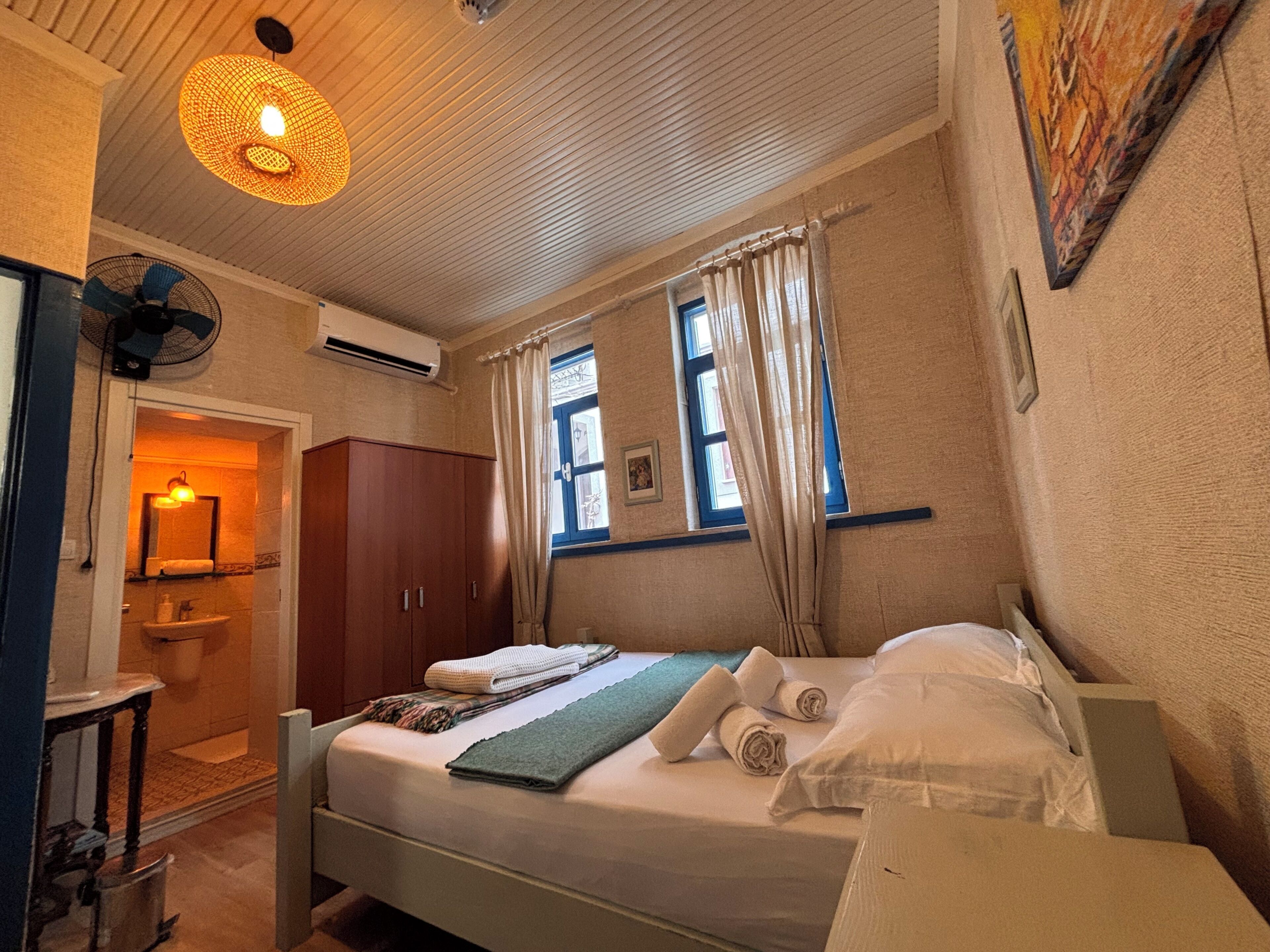 Comfort Double Room | Iron/ironing board, free WiFi, bed sheets