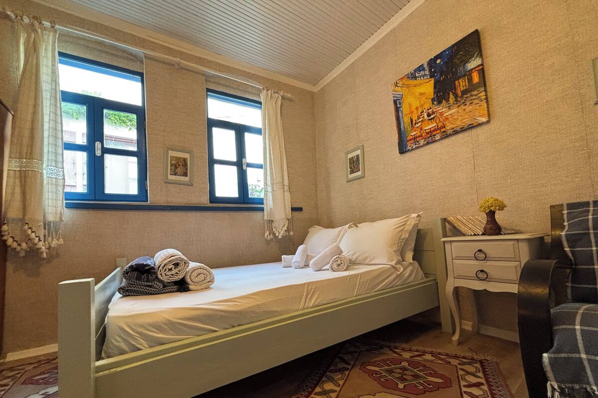 舒适双人房 | 熨斗/熨板、免费 WiFi、床单