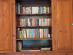 مكواة/لوح كي وواي فاي مجانًا وملاءات أسرّة