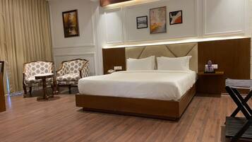 Symphony Pool Villa | In-room safe, desk, laptop workspace