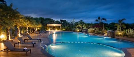 Kolam renang outdoor