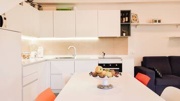 Mikroaaltouuni, uuni, liesi, astianpesukone