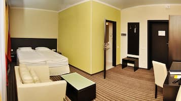 Kamar Double atau Twin Superior | Brankas, meja kerja, tirai kedap cahaya, dan kedap suara