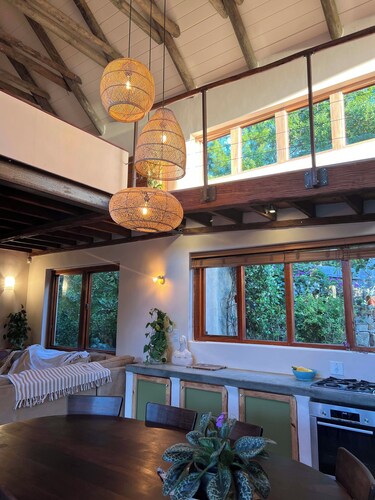 Turquoise Hideaway, a tranquil 3-bedroom home, with WiFi, in Noordhoek Cape Town