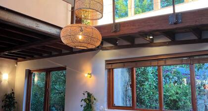 Turquoise Hideaway, a tranquil 3-bedroom home, with WiFi, in Noordhoek Cape Town