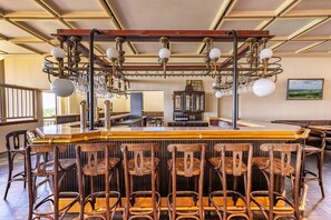 Apartment | Bar (on property)