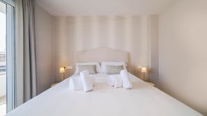 3 chambres, fer et planche à repasser, lit de bébé portatif