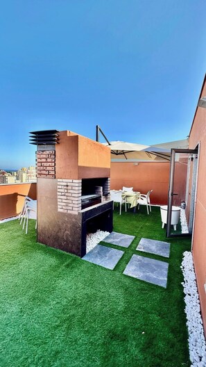 Apartamento, 3 quartos, sacada, vista para a cidade | Terraço/pátio