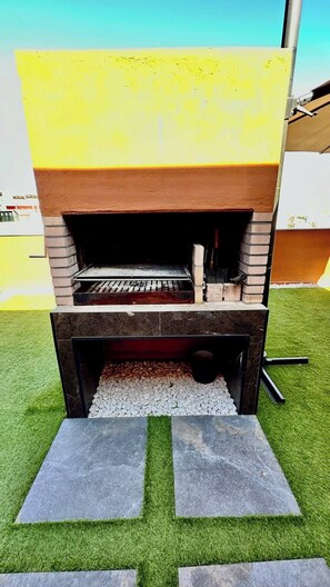 Apartment, 3 Schlafzimmer, Balkon, Stadtblick | Grill-/Picknickplatz