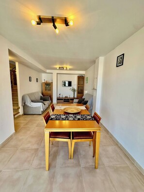 Appartement, 3 chambres, balcon, vue ville | Restauration