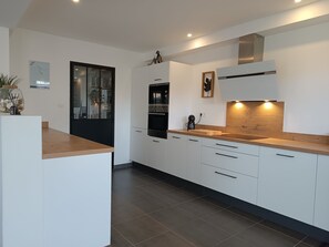 Microwave, oven, stovetop, dishwasher - T4 first floor - near the sea - near Saint Cyprien - sleeps 6 (Alénya)