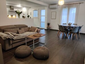 Living area - T4 first floor - near the sea - near Saint Cyprien - sleeps 6 (Alénya)