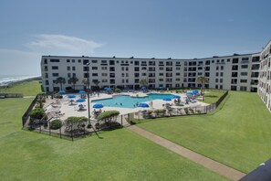 室內泳池、室外泳池