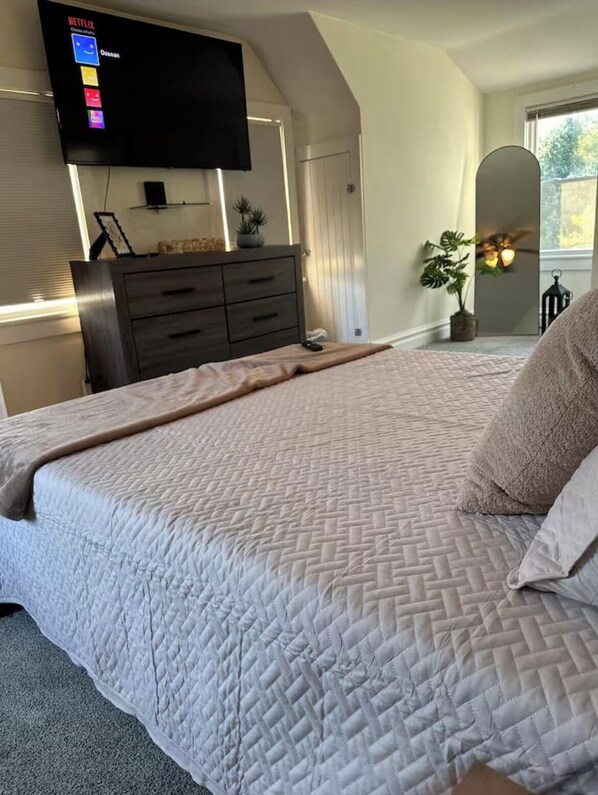 2 bedrooms, iron/ironing board, WiFi, bed sheets