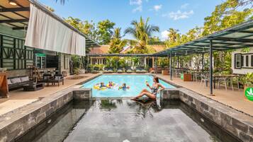 Private Villa, Pool ,Kitchen | Frigobar, cofres nos quartos, cortinas blackout, quartos à prova de som