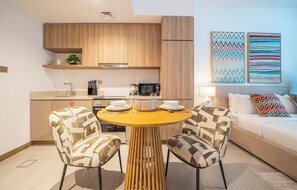 Studio, Balcony, City View | Private kitchen | Espresso maker - The Art of Living – Inspired Luxury Studio (Dubai)