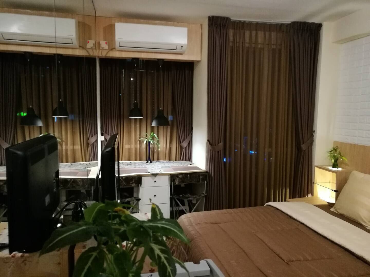 1 habitación, escritorio, tabla de planchar con plancha y wifi gratis 