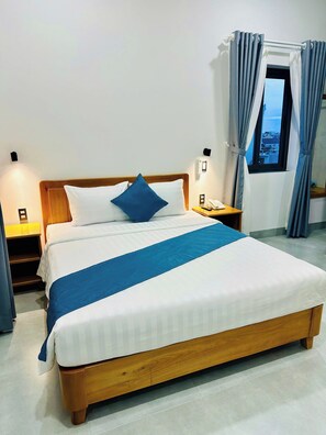 Minibar, desk, laptop workspace, blackout drapes