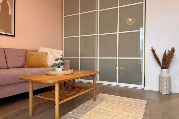 Smart TV - Serene & Stylish 5★ Getaway in Central Turku – King Bed, Cozy & Prime Location (Turku)