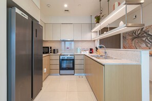 Apartemen Mewah, balkon | Dapur pribadi