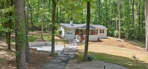 Property grounds - Forest Retreat: Cozy Getaway (Wake Forest)