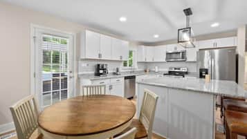 Micro-ondes, four, plaque de cuisson, lave-vaisselle