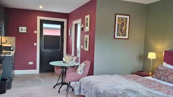 1 bedroom, iron/ironing board, Internet, bed sheets