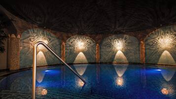 3 indoor pools, outdoor pool, pool loungers