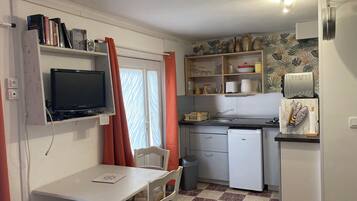 Micro-ondes, four, plaque de cuisson