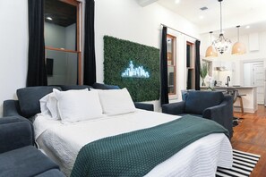 2 室のベッドルーム、アイロン / アイロン台、WiFi、ベッドシーツ