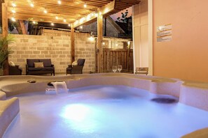 屋内スパ浴槽