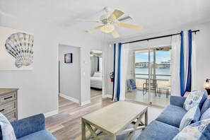 TV - Bayfront Escape Dock and Dog-Friendly Charm (Anna Maria)
