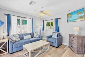 TV - Bayfront Escape Dog-Friendly Charm (Anna Maria)