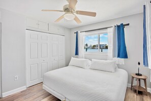 1 bedroom, iron/ironing board, free WiFi, bed sheets - Bayfront Escape Dog-Friendly Charm (Anna Maria)