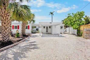 Exterior - Bayfront Escape Dog-Friendly Charm (Anna Maria)