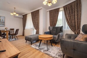 TV - Prestige Central Apartments-Apartment 5 (Varna)