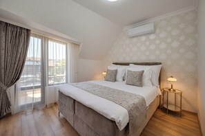 2 bedrooms, iron/ironing board, WiFi, bed sheets - Prestige Central Apartment 10 (Varna)