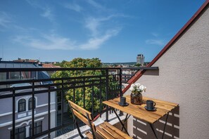 Outdoor dining - Prestige Central Apartment 10 (Varna)