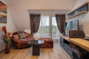 TV - Prestige Central Apartment 10 (Varna)