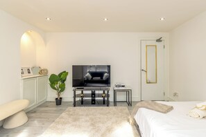 1 habitación, tabla de planchar con plancha, wifi y ropa de cama 