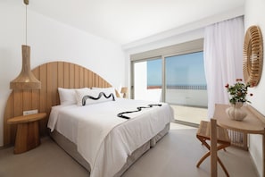 5 bedrooms, in-room safe, iron/ironing board, free WiFi