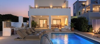 Paradiso- Luxury Beachfront Villa
