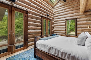 5 bedrooms, desk, WiFi, bed sheets