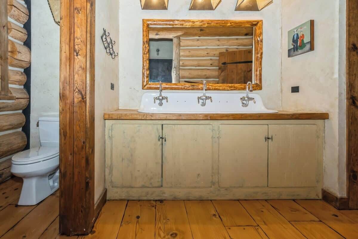 Vintage sink vibes with a fresh, functional feel.