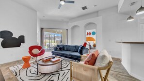 Smart TV, video games, ping pong, books - Near Disney – Heated Pool, Spa, Pixar Game Room & 2 Primary Suites (Davenport)