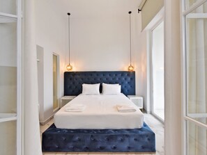 2 bedrooms, iron/ironing board, internet, bed sheets