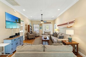 Smart TV - 450ft To Beach- Salty Monkey- 4BR in Cherry Grove (North Myrtle Beach)