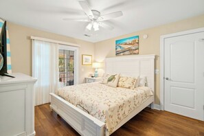 4 bedrooms, desk, free WiFi