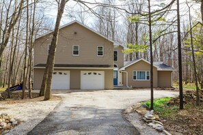 Exterior - Private Home in Egg Harbor-Fire Pit and Fire Place (Egg Harbor)