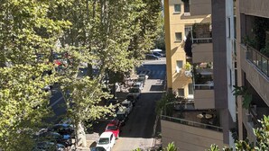A residential building with balconies, a street view, and parked cars. - Decòncept House (Rome)